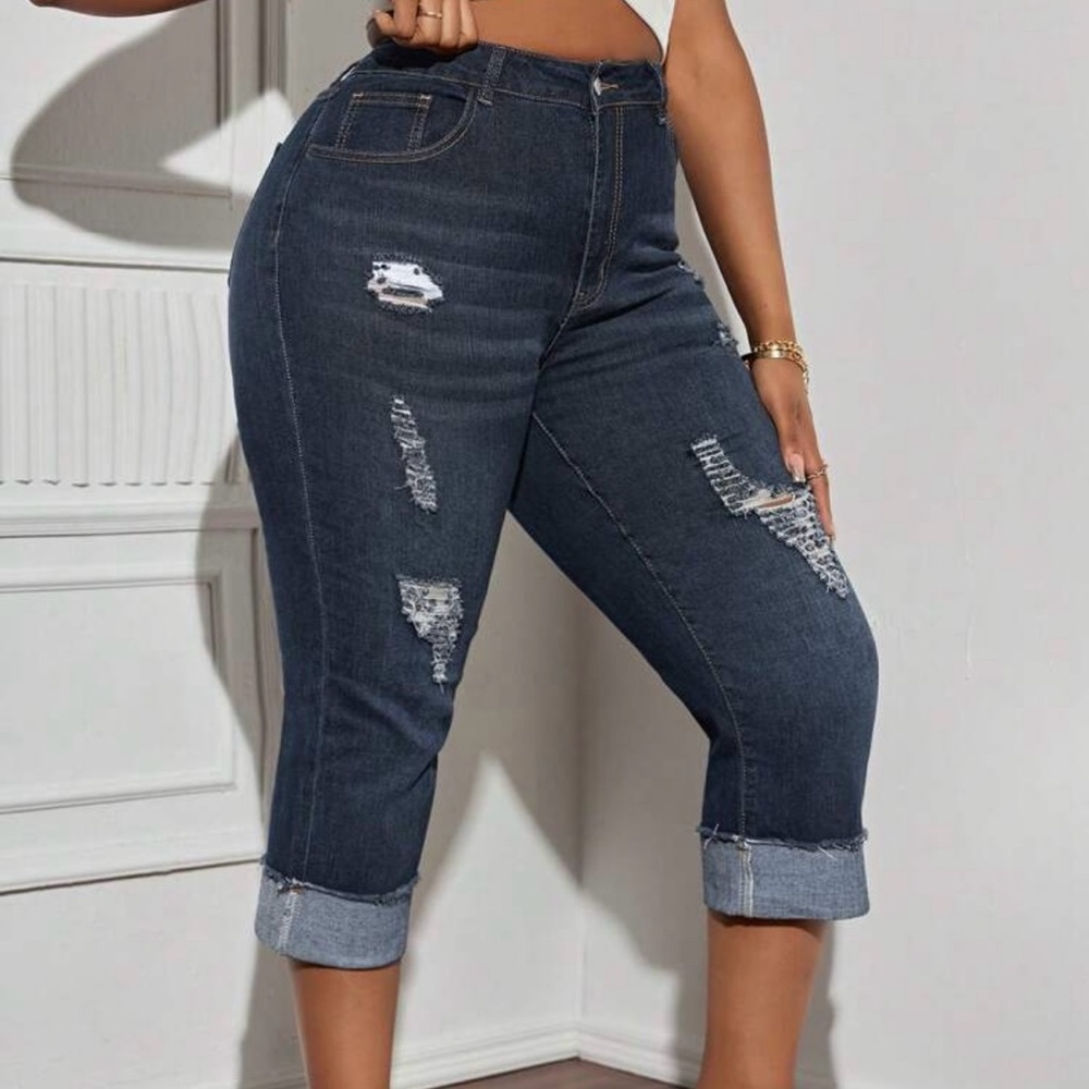 Plus size 18 Distressed Dark Blue Women's 7/8 capri Jeans - Picture 2 of 6